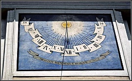 Foto: Wandsonnenuhr